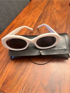 White Oval Sunglasses - Retro Chic Women’s Shades